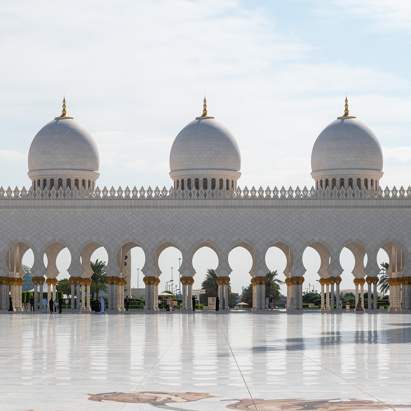 Sheikh Zayed Grand Mosque in Shade